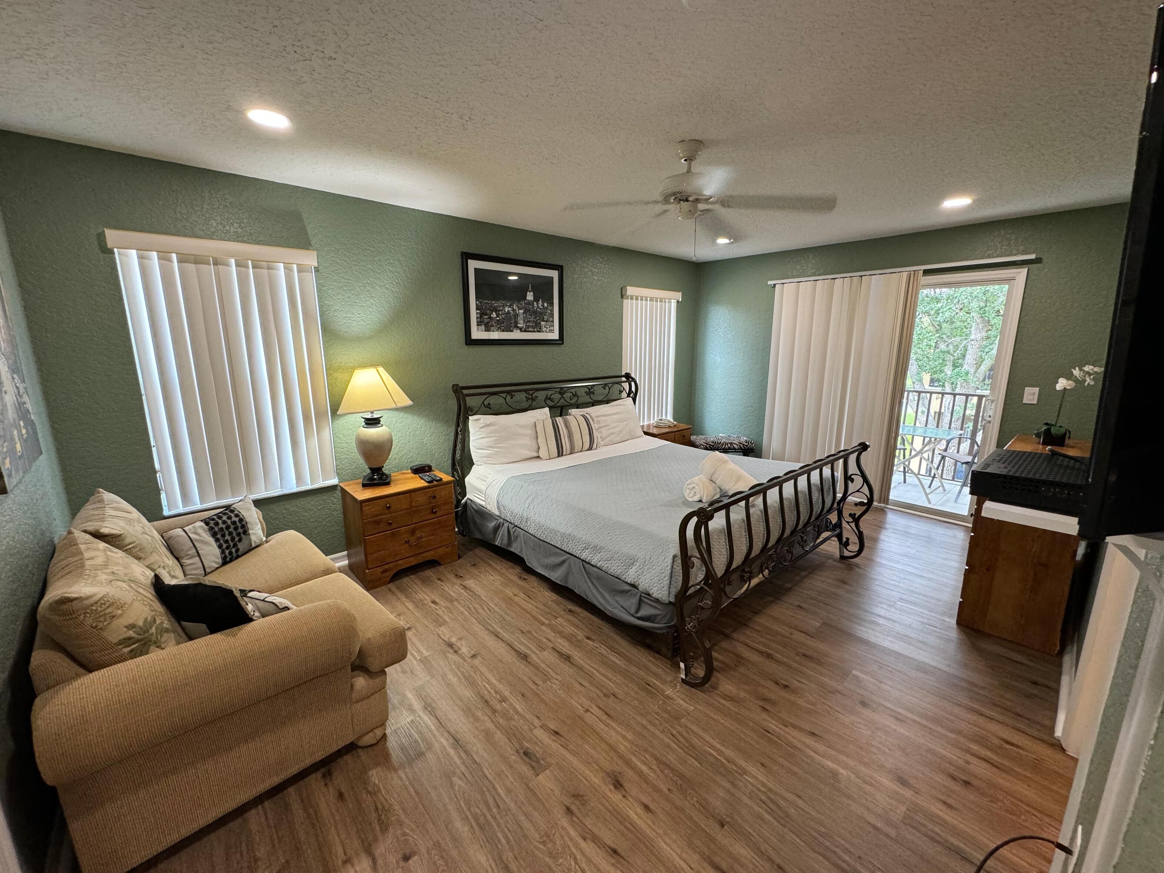 3 bedrooms, iron/ironing board, bed sheets