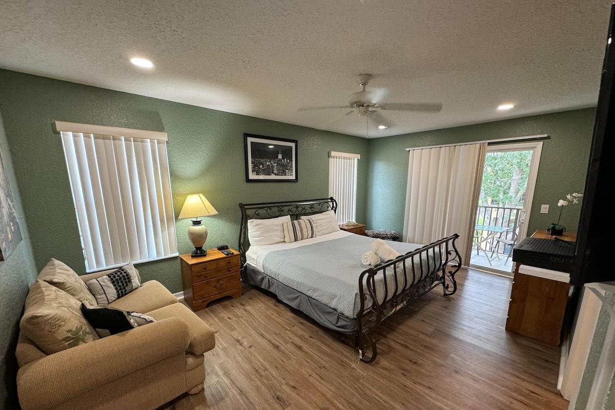 3 hálószoba, vasaló/vasalódeszka és ágynemű