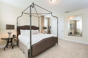 House (6 Bedrooms) | Interior