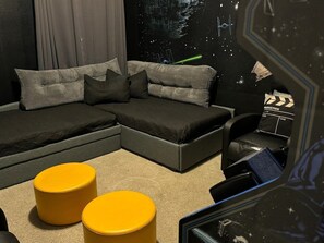 House (6 Bedrooms) | Interior