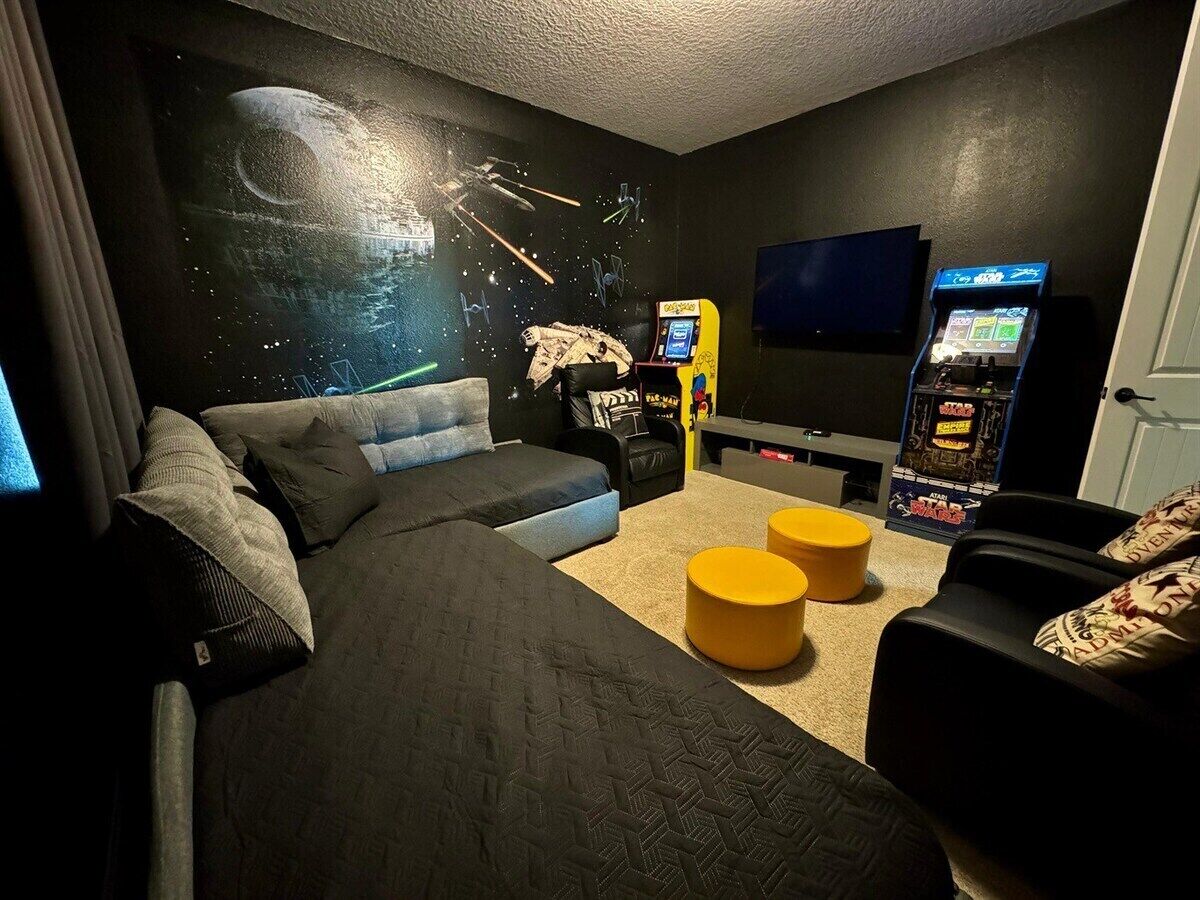 House (6 Bedrooms) | Interior