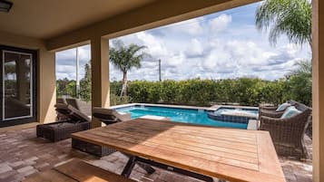 House (6 Bedrooms) | Interior