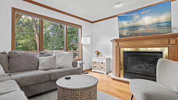 Télévision, cheminée