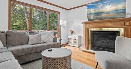 Croixwood Cottage: 5BR luxe retreat near downtown Stillwater—book today!