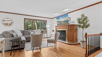 Télévision, cheminée