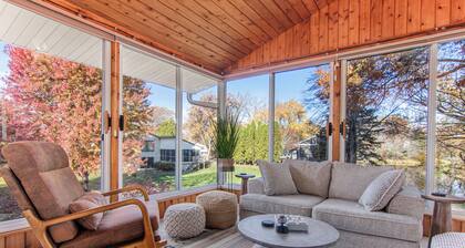 Croixwood Cottage: 5BR luxe retreat near downtown Stillwater—book today!