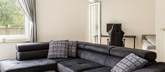 Charming apartment with terrace and parking space near the Rhine and Bonn city center