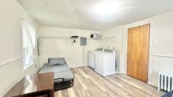 4 habitaciones, tabla de planchar con plancha, wifi y ropa de cama