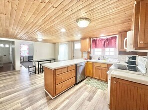 Mikrowelle, Ofen, Herdplatte, Geschirrspüler