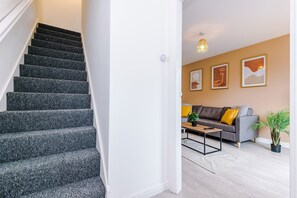 Interior - Modern 3 bedroom home - driveway parking for two vehicles (Manchester)