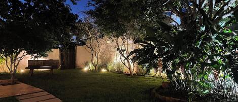 المنطقة المحيطة بالمنشأة