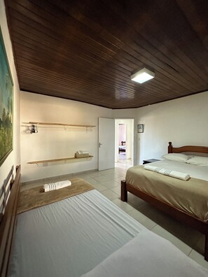 3 habitaciones, tabla de planchar con plancha y wifi gratis 