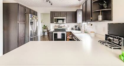 Welcome to your plant filled boho escape. 15 minutes from downtownColumbus.