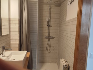 Shower, hair dryer, towels, soap - Apartment Casa YaYa 2 next to Port Aventura (Vila-seca)