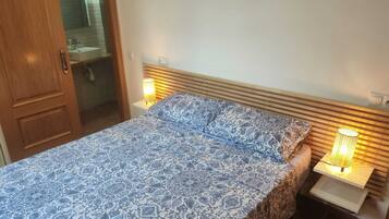 2 slaapkamers, een strijkplank/strijkijzer, gratis wifi, beddengoed