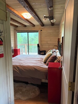 2 habitaciones, escritorio, wifi gratis y ropa de cama