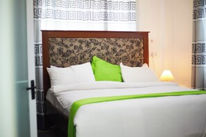 Iron/ironing board, WiFi, bed sheets