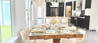 Spacious Custom Modern 4-bedroom 4-baths house with BBQ in charming Converse