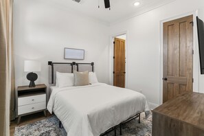 3 bedrooms, iron/ironing board, internet, bed sheets