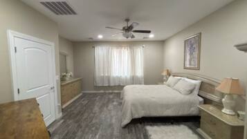 3 slaapkamers, een strijkplank/strijkijzer, wifi, beddengoed