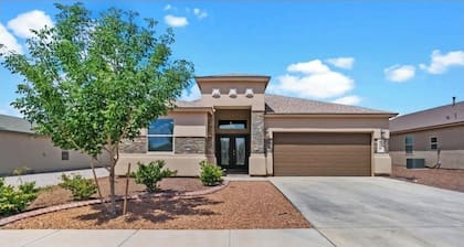 Nice 3-bedroom house with AC in El Paso