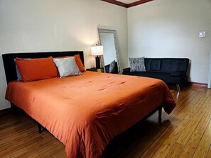 4 bedrooms, desk, iron/ironing board, free WiFi