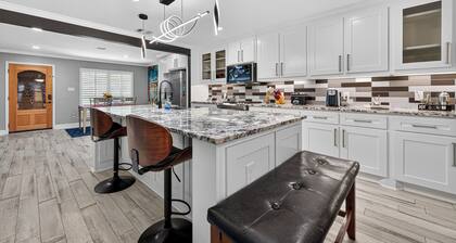 Spacious Office, Game Room, & Master Near Houston, TX. 2 Minutes to Fairgrounds