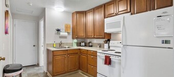 Central Location, Cozy Furnished Apartment #4.