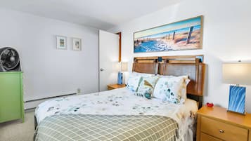 1 bedroom, travel cot, WiFi, bed sheets