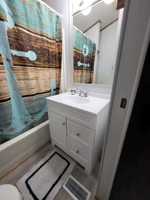 Shower, hair dryer, towels - Park Model by creek and across street from beach. (Blaine)