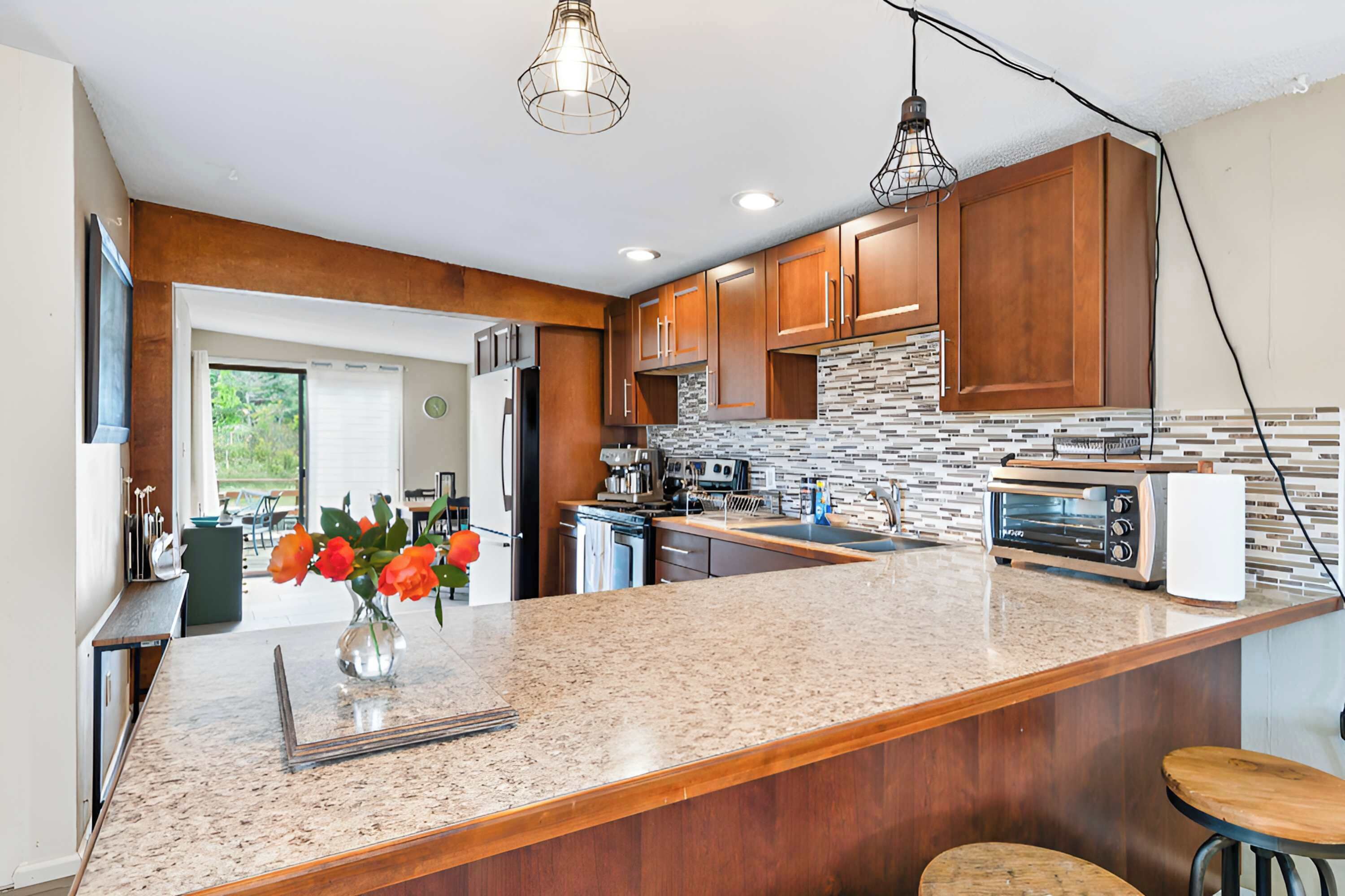 ثلاجة، ميكروويف، فرن، موقد طهي مسطح