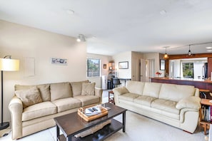 TV, fireplace, offices