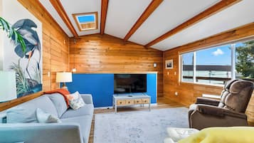 TV, fireplace, offices