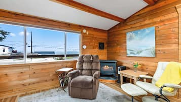 TV, fireplace, offices