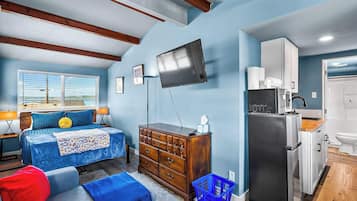 Iron/ironing board, travel crib, WiFi, bed sheets
