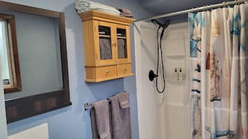 Dusche, Haartrockner, Shampoo