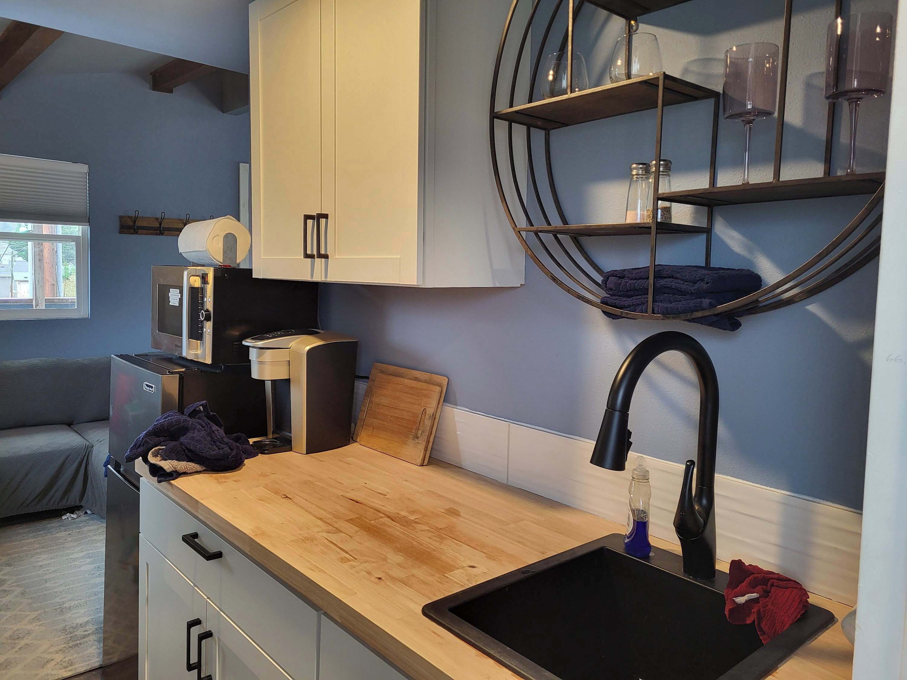 Coffee/tea maker, fridge, microwave, electric kettle