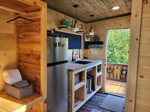 Fridge, microwave, stovetop, coffee/tea maker