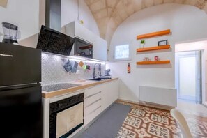 Mikrowelle, Ofen, Herdplatte, Geschirrspüler