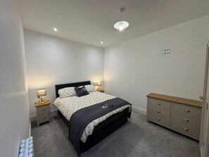 2 Schlafzimmer, Bügeleisen/Bügelbrett, Internetzugang, Bettwäsche