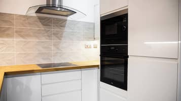 Mikroaaltouuni, uuni, liesi, astianpesukone