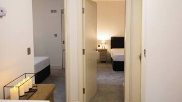 2 bedrooms, iron/ironing board, internet, bed sheets
