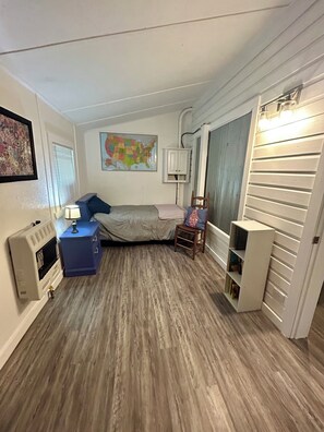 Desk, free WiFi, bed sheets