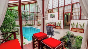 Vila, 3 quartos, acessível, piscina particular | Piscina | Piscina interna