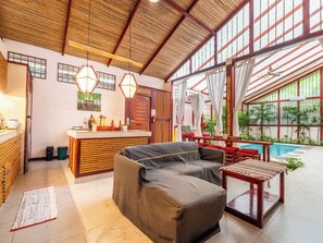 Villa, 3 chambres, accessible aux personnes à mobilité réduite, piscine privée | Salle de séjour