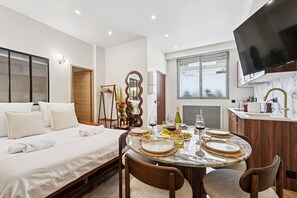 2 bedrooms, iron/ironing board, travel cot, free WiFi