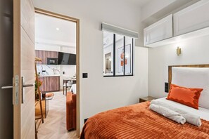 2 bedrooms, iron/ironing board, travel cot, free WiFi