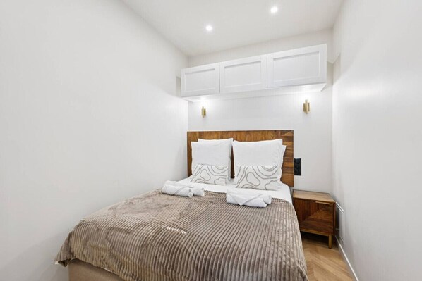 2 chambres, fer et planche à repasser, lit parapluie, Wi-Fi gratuit