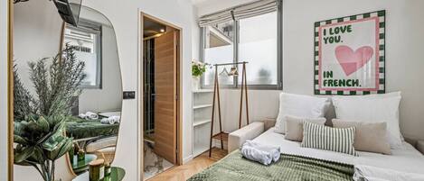 1 غرفة نوم ومكواة/لوح كي وسرير سفر وواي فاي مجانًا