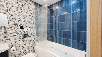 ヘアドライヤー、タオル